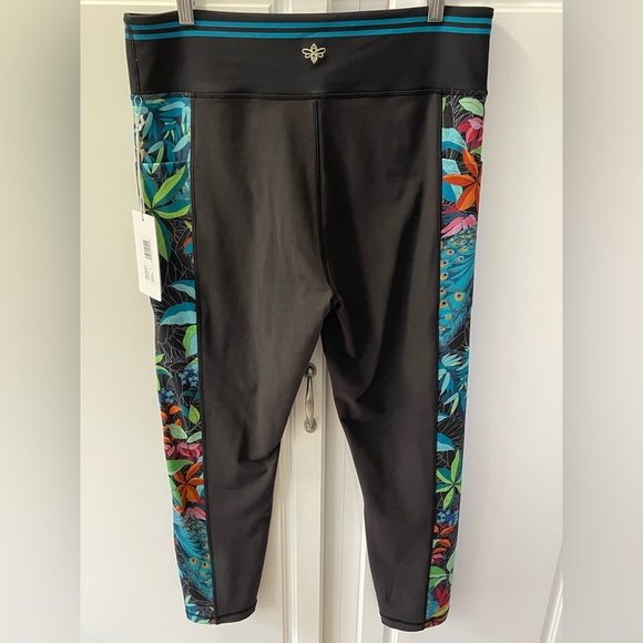 Johnny Was NWT Bee Active Women’s Leggings with Pockets Size XL in Color Pao - Picture 10 of 13